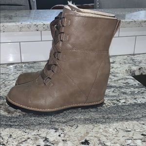Wedge boots